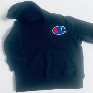CHAMPION BLACK SWEATER WITH EXTRA LARGE LOGO